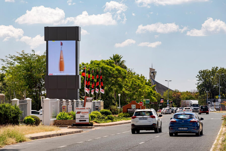 OUTDOOR DIGITAL SIGNAGE OUTDOOR DIGITAL SIGNAGE